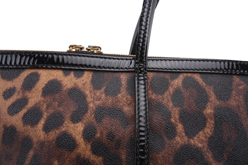 Lot 21 - Dolce & Gabbana - a large leopard print...