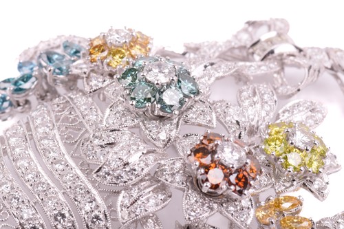 Lot 324 - A diamond 'en tremblant' brooch designed as a...