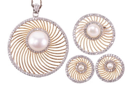 Lot 61 - A silver and silver gilt necklace with...