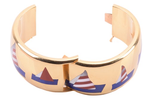 Lot 1 - Tiffany & Co. - a 'Sailboats' hinged bangle...
