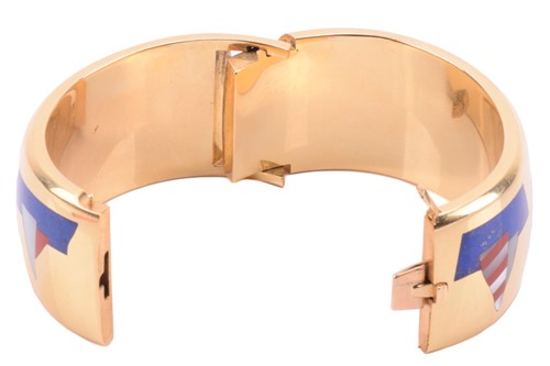 Lot 1 - Tiffany & Co. - a 'Sailboats' hinged bangle...