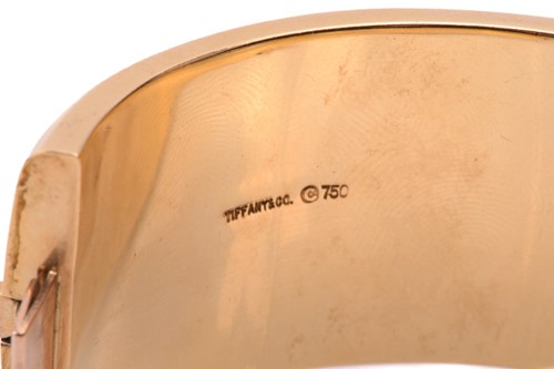 Lot 1 - Tiffany & Co. - a 'Sailboats' hinged bangle...