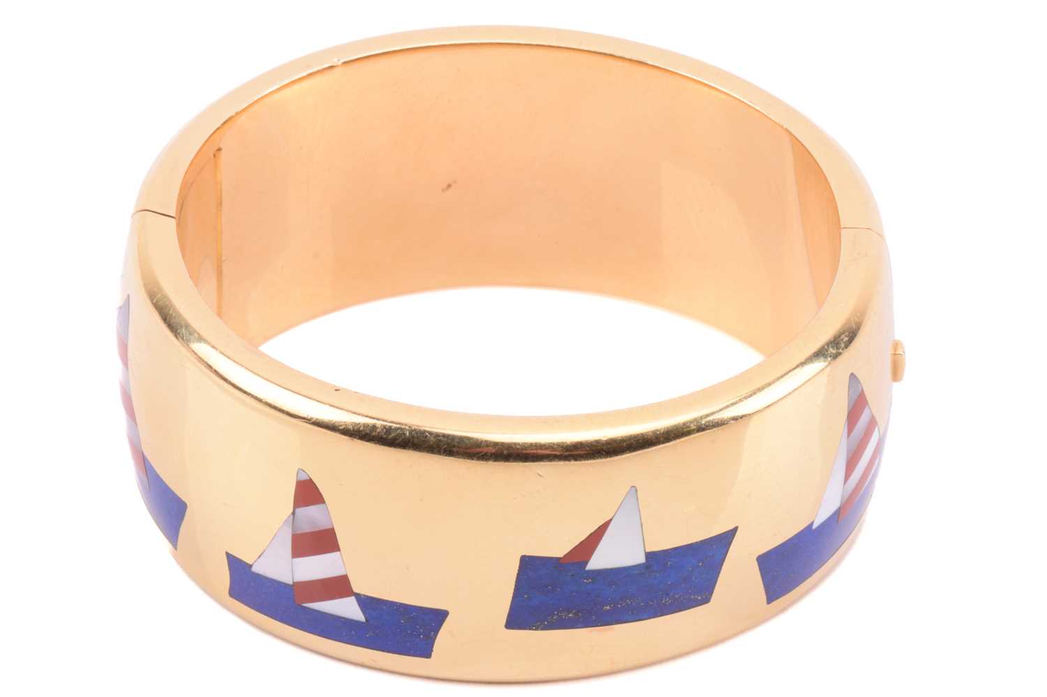 Lot 1 - Tiffany & Co. - a 'Sailboats' hinged bangle...