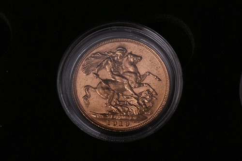 Lot 206 - A King George V Gold Sovereign Collection...