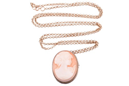 Lot 56 - A shell cameo brooch measuring 33 x 25mm in...