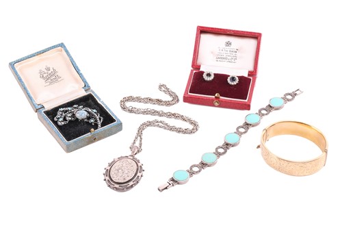 Lot 156 - A collection of jewellery including a...