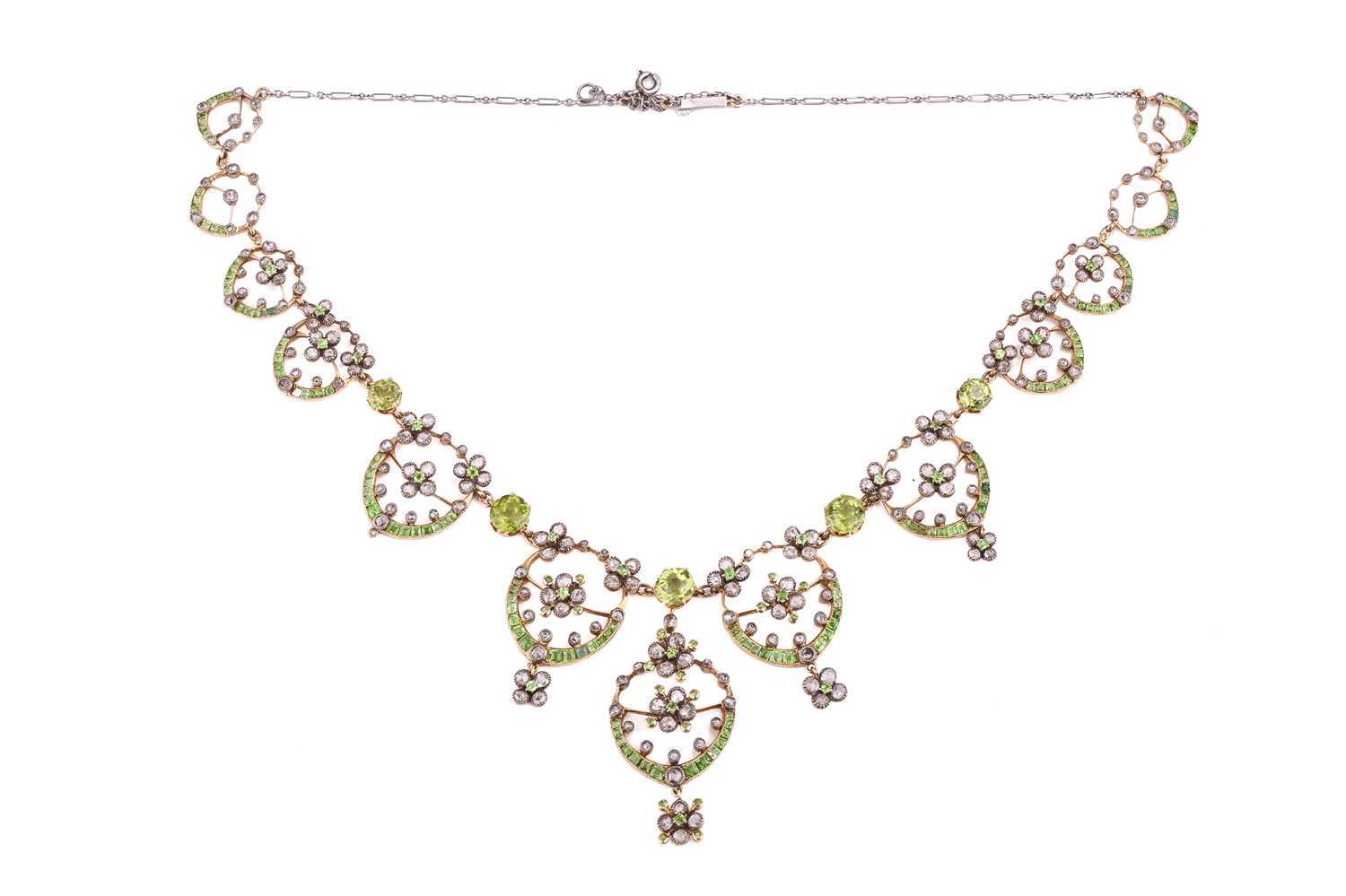 Lot 48 - An Edwardian diamond, peridot and demantoid...