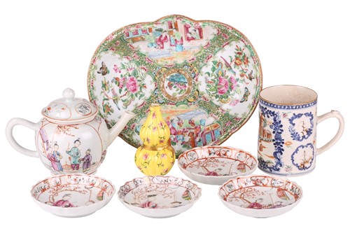 Lot 144 - A group of Chinese porcelain, including an...