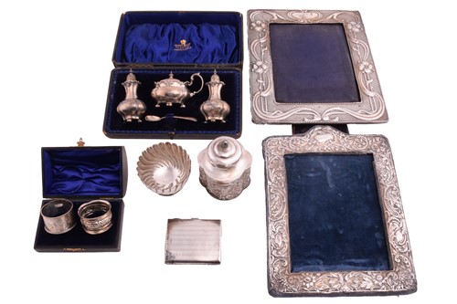 Lot 568 - A William Comyns silver tea caddy and cover...
