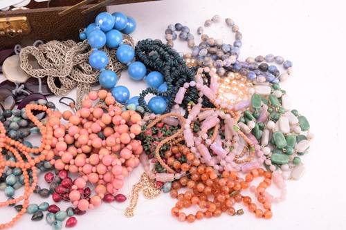 Lot 39 - A collection of jewellery including a pair of...