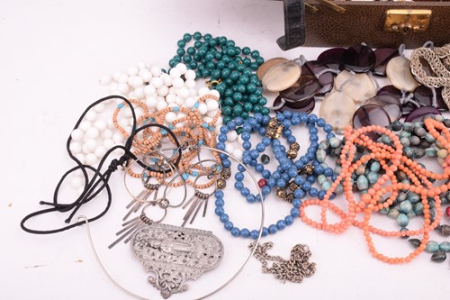 Lot 39 - A collection of jewellery including a pair of...