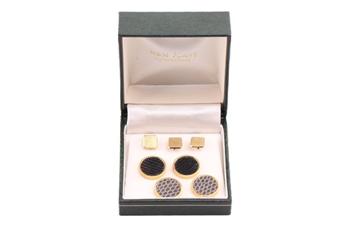 Lot 139 - A set of three shirt studs in 18ct yellow gold,...