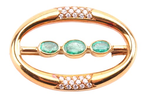 Lot 131 - An emerald and diamond open oval brooch in...