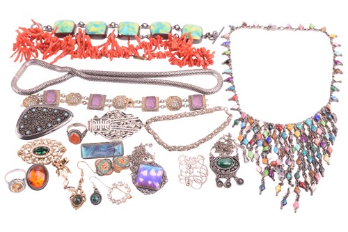 Lot 20 - A quantity of white metal and costume...