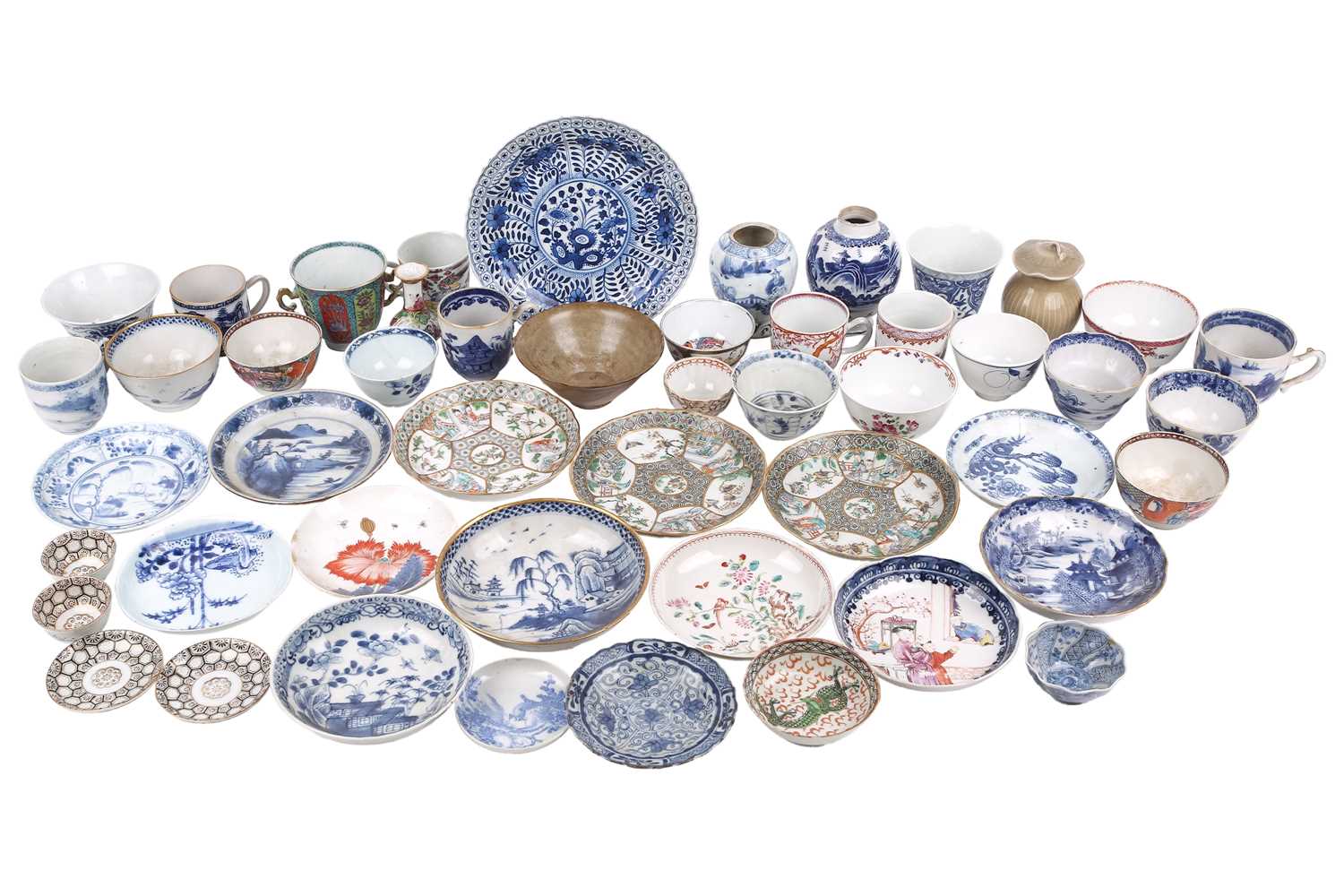 Lot 121 - A small study collection of Chinese porcelain...