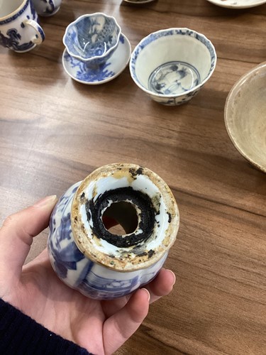 Lot 121 - A small study collection of Chinese porcelain...
