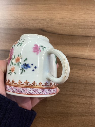 Lot 121 - A small study collection of Chinese porcelain...