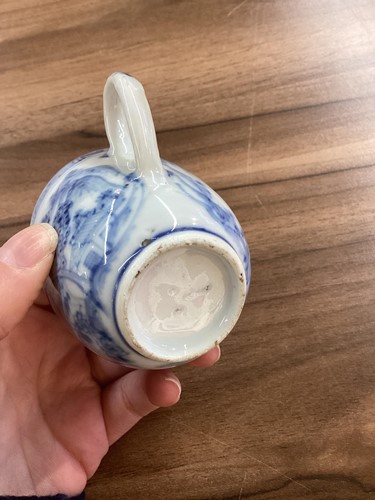 Lot 121 - A small study collection of Chinese porcelain...