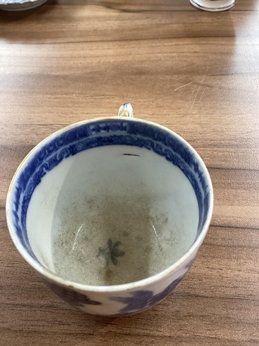 Lot 121 - A small study collection of Chinese porcelain...