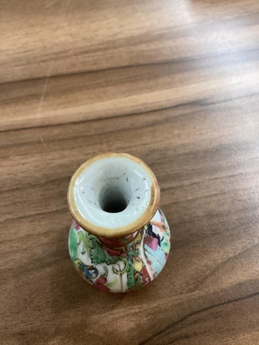 Lot 121 - A small study collection of Chinese porcelain...