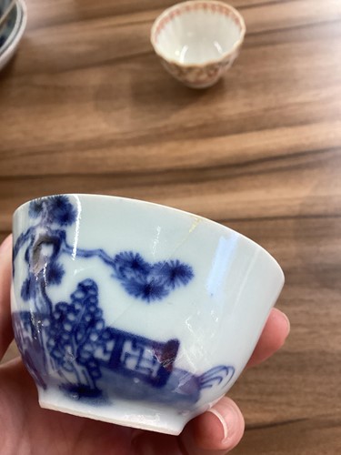 Lot 121 - A small study collection of Chinese porcelain...