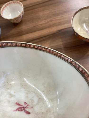 Lot 121 - A small study collection of Chinese porcelain...