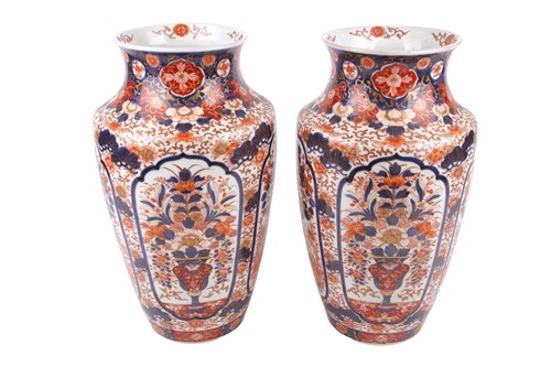 Lot 133 - A large pair of Japanese Imari porcelain...
