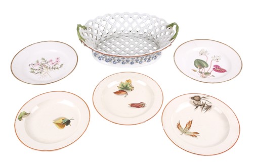 Lot 277 - A pair of Swansea porcelain shallow bowls,...