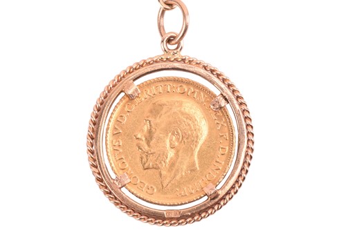 Lot 389 - A George V full sovereign on fob chain, dated...