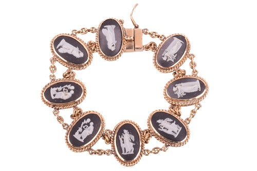 Lot 82 - A Wedgwood jasperware link bracelet, the oval...
