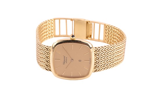 Lot 425 - A Chopard 18k gold gentleman's quartz...