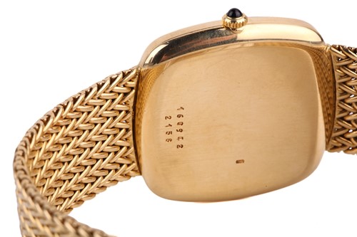 Lot 425 - A Chopard 18k gold gentleman's quartz...