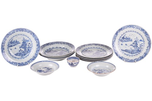Lot 142 - A collection of Chinese blue and white...
