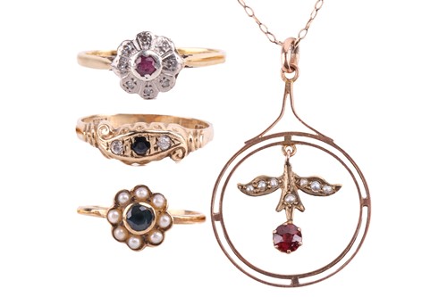Lot 84 - A collection of jewellery including a pendant...