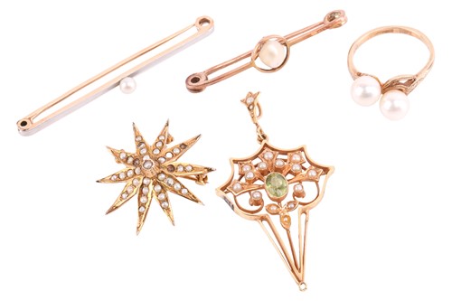 Lot 11 - A small collection of pearl jewellery;...