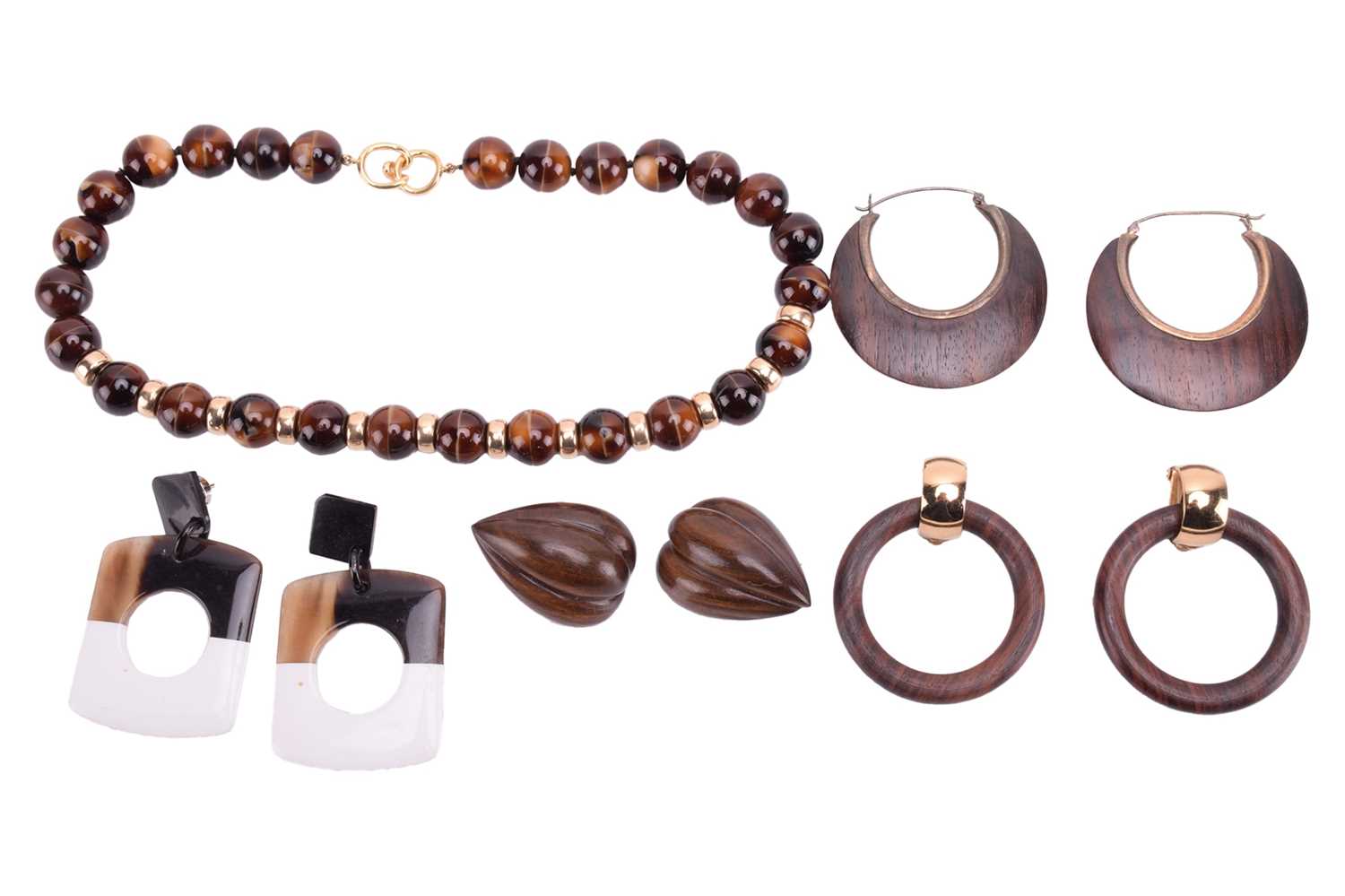 Lot 61 - A small collection of mixed jewellery items...