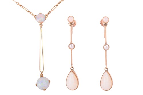 Lot 16 - An Edwardian opal lavaliere necklace and opal...