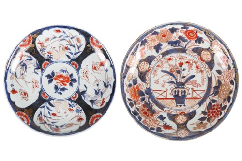 Lot 112 - A Japanese Imari porcelain circular dish, Edo...