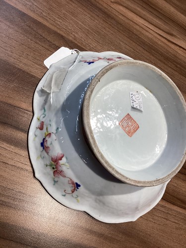 Lot 126 - A Chinese Famille Rose porcelain lobed and...