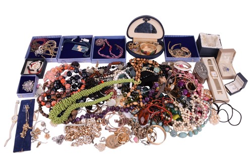 Lot 252 - A large collection of costume jewellery...