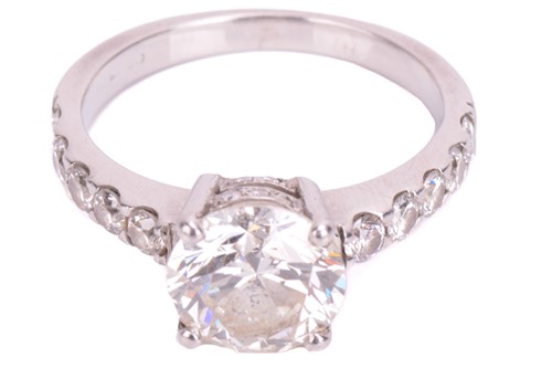 Lot 48 - A single stone diamond ring; the round...