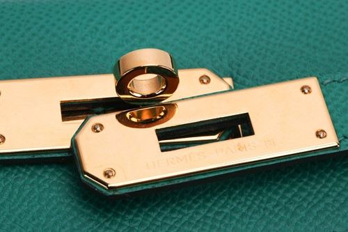 Lot 322 - Hermès - a Kelly Sellier 28 in Vert Jade Epsom...