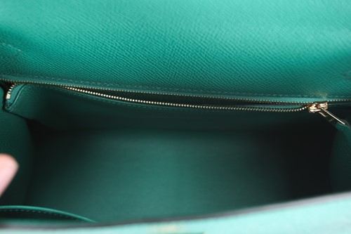 Lot 322 - Hermès - a Kelly Sellier 28 in Vert Jade Epsom...