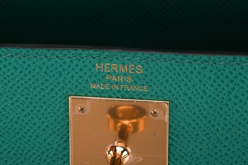 Lot 322 - Hermès - a Kelly Sellier 28 in Vert Jade Epsom...