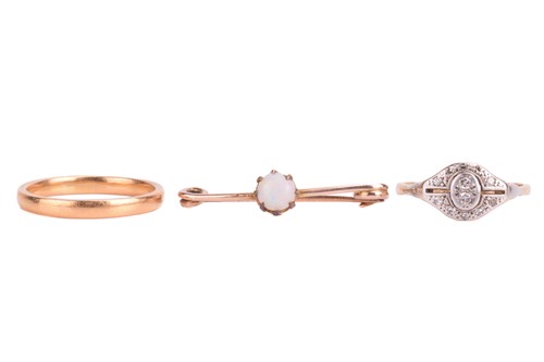 Lot 133 - A group lot of jewellery consisting of a...