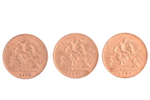 Lot 324 - Three Half sovereigns 1907 George VII...