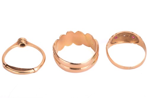 Lot 116 - A collection of three rings including an 18ct...