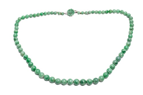 Lot 26 - A graduated jadeite bead necklace, of opaque...