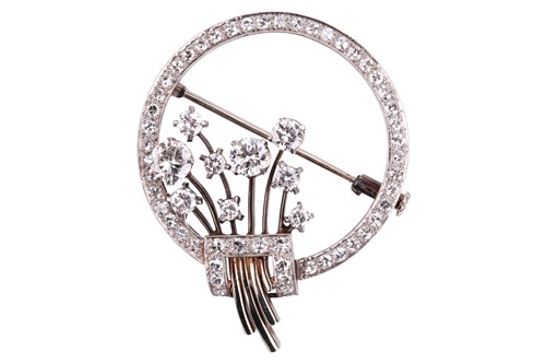 Lot 78 - An early 20th-century diamond circle brooch;...