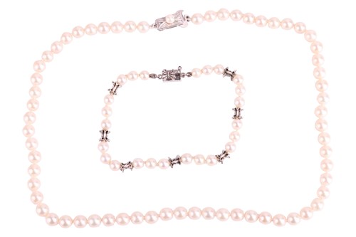 Lot 45 - A Mikimoto cultured pearl bracelet and a...